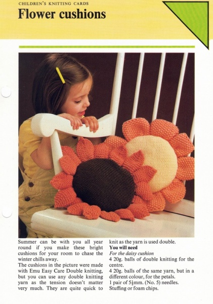 Vintage Hamlyn Knitting Pattern: Flower Cushions