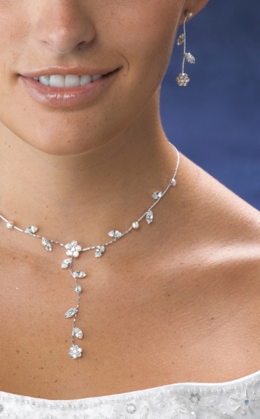 Rhinestone Flower Necklace & Earring Set