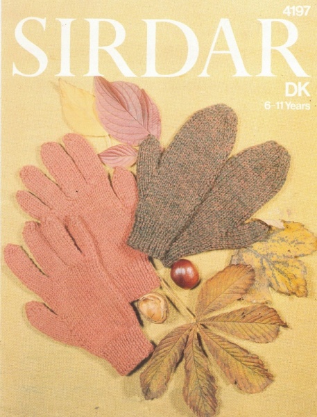 Vintage Sirdar Knitting Pattern No 4197: Childrens Gloves & Mittens